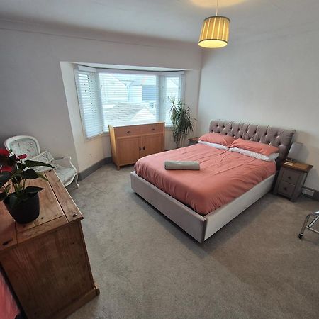 Hidden Gem Near The Beach With Pool Table New Quay Exterior foto