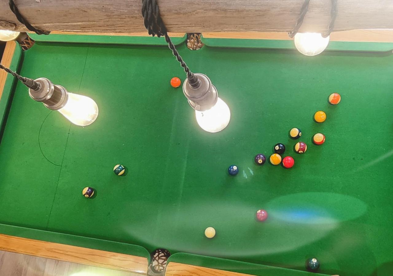 Hidden Gem Near The Beach With Pool Table New Quay Exterior foto